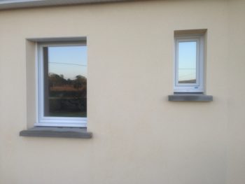Fenêtres et volets à la Haye du puits dans la Manche