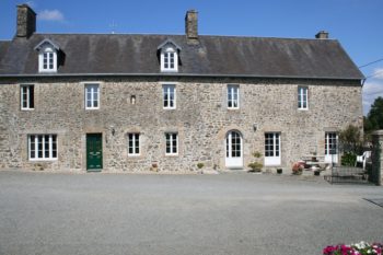 Fenêtres et porte d'entrée à Coutances dans la Manche