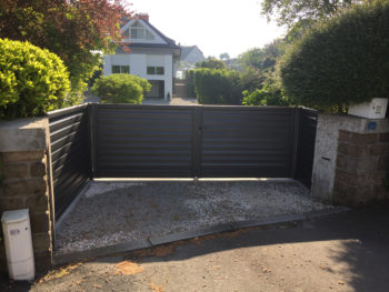 Portail aluminium à Vire dans le Calvados (14)